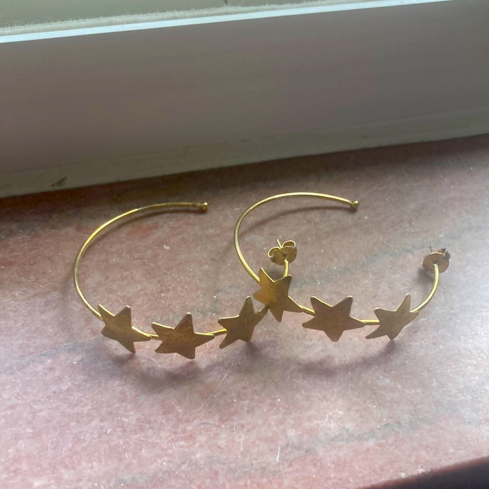Sheila Fajl Large gold star hoops